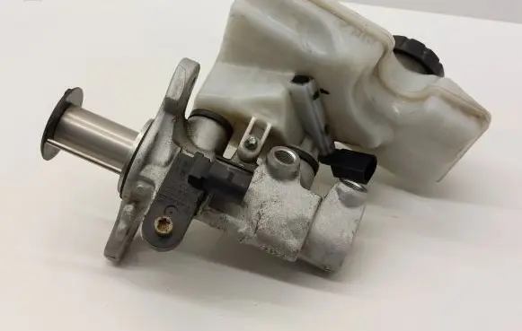 Master brake cylinder