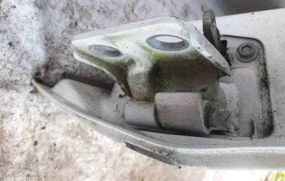 Fiat Bravo - Brava Rear door lower hinge