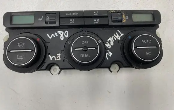 Volkswagen Touran I Climate control unit