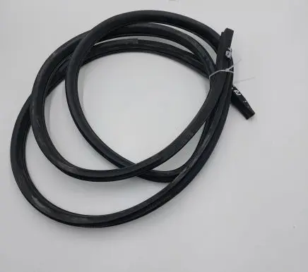 Nissan Leaf II (ZE1) Rear door rubber seal (on body) 