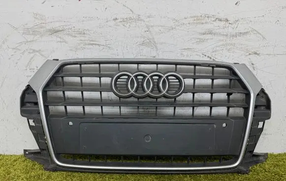 Audi Q3 8U Front bumper upper radiator grill 8u0853653m
