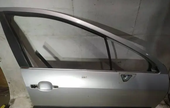 Peugeot 407 Front door pilkos