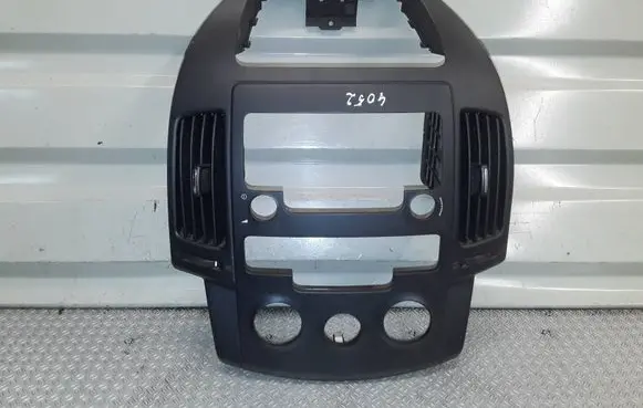 Radio/GPS head unit trim