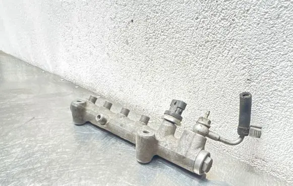 Opel Astra H Fuel main line pipe 0445214094