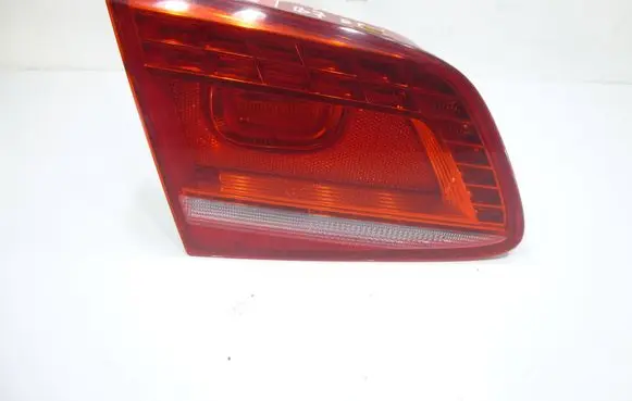 Tailgate rear/tail lights