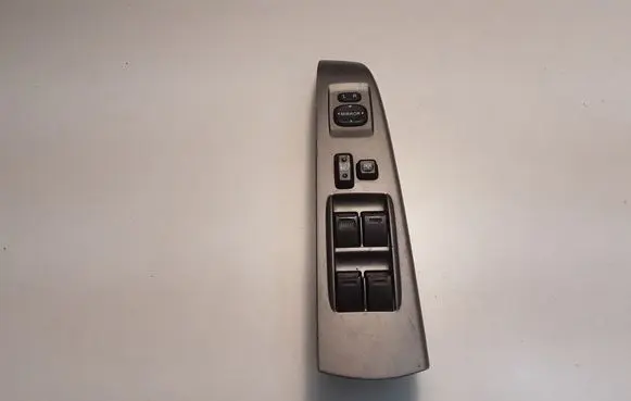 Toyota Prius (XW20) Electric window control switch 8482047020