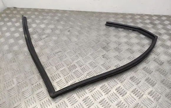 Hyundai Santa Fe Rubber seal rear door 