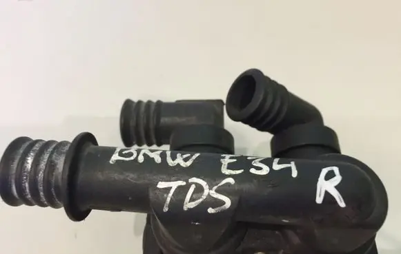 BMW 5 E34 Coolant heater control valve 8391417 1147412042