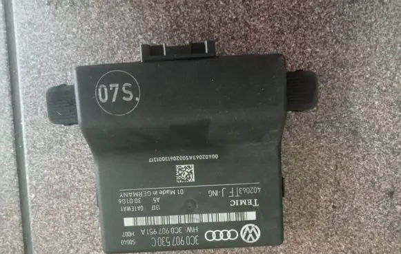 Volkswagen PASSAT B6 Gateway control module 3C0907530C 3C0907951A