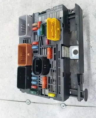 Peugeot 308 BSM Control unit 9664706280