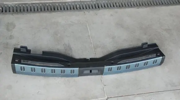 Trunk/boot sill cover protection