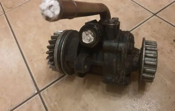 Volkswagen Touareg I Power steering pump 070145249 102830
