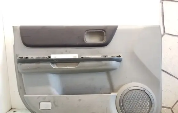 Nissan X-Trail T30 Front door card panel trim 809018H300