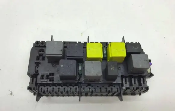 Mercedes-Benz ML W166 Fuse module A1669068201 13954049 YAP358611