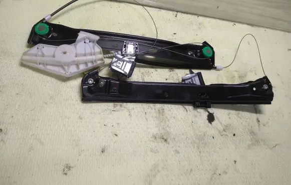 Mercedes-Benz E W212 Front window lifting mechanism without motor 938340102 983897102
