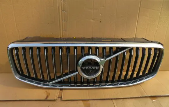 Volvo XC60 Front bumper upper radiator grill
