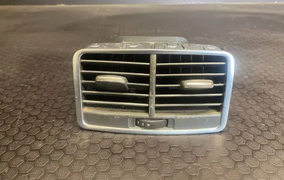 Rear air vent grill