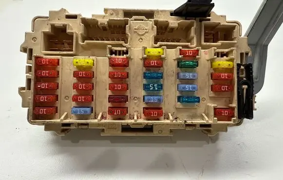 Nissan X-Trail T30 Fuse module 