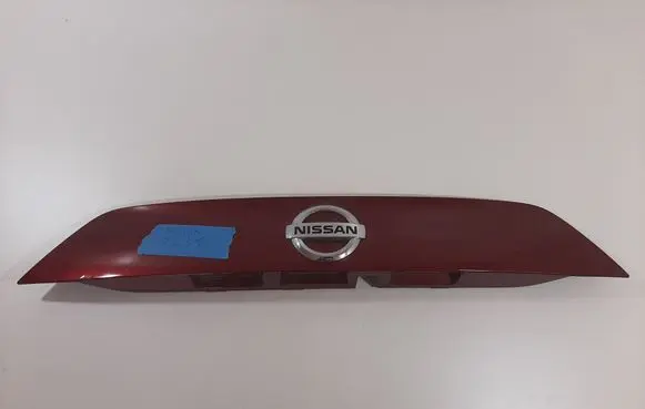 Nissan Qashqai Trunk door license plate light bar 908104ES