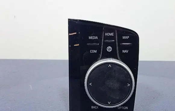 Head unit multimedia control