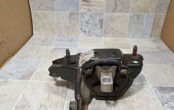 Volkswagen Fox Engine mount bracket 6Q0199555