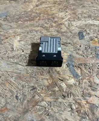 BMW 3 G20 G21 USB socket connector 8711938