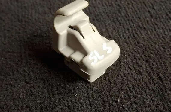 Sun visor clip/hook/bracket