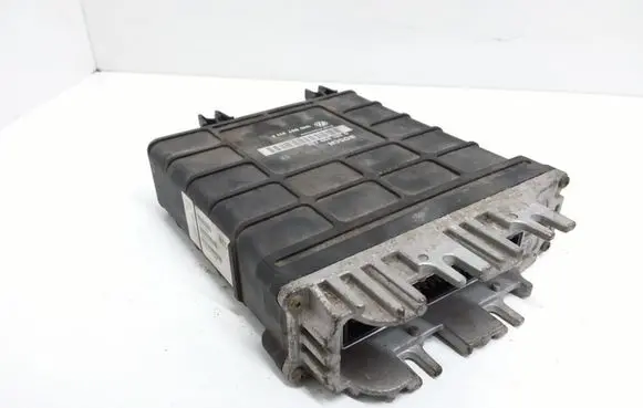 Volkswagen Golf III Engine control unit/module 1H0907311F 0261200760