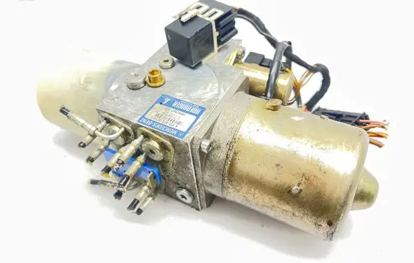 Mercedes-Benz SLK R170 Convertible roof hydraulic pump A1708000030