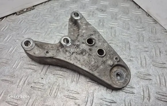 Skoda Fabia Mk2 (5J) Engine mounting bracket 6Q0199185AB