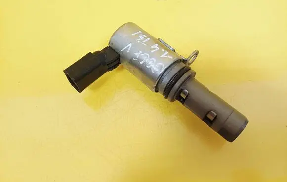 Volkswagen Golf V Camshaft vanos timing valve 