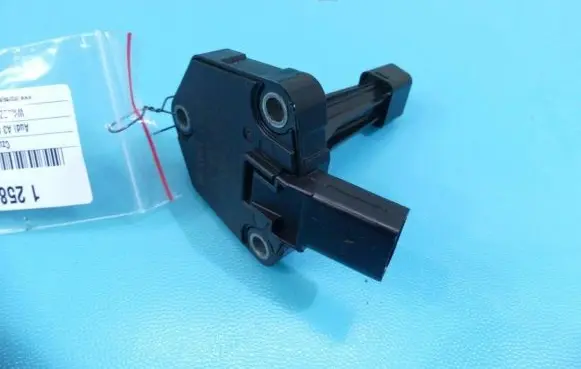 Audi A3 S3 8P Oil level sensor 03C907660M IMPRK1258956