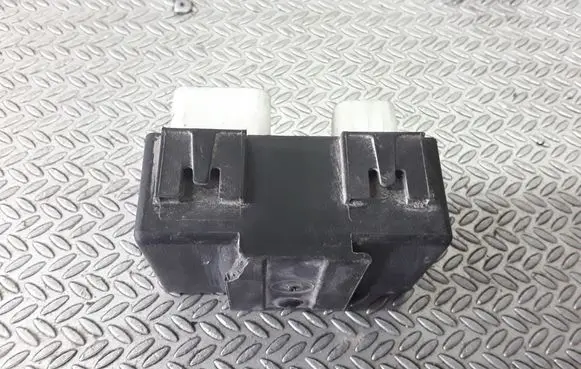 Volvo S70 V70 V70 XC Coolant fan relay 