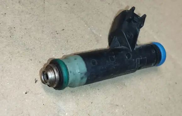 Ford Taurus Fuel injector YF1EG4A