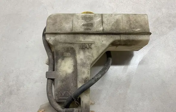 Nissan X-Trail T30 Coolant expansion tank/reservoir