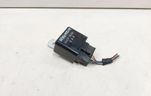 Hyundai Santa Fe Window wiper relay 954202B500
