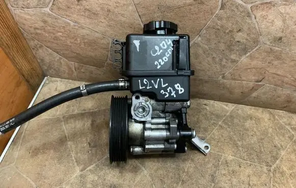 Mercedes-Benz C W204 Power steering pump A2044661881 7691332150