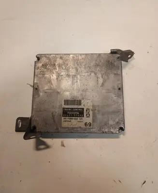 Toyota Avensis T250 Engine control unit/module 8966105690