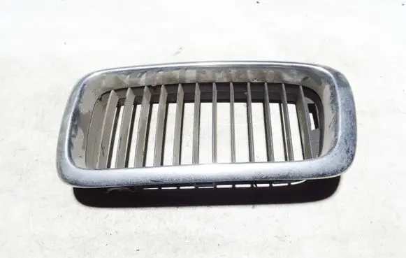 BMW 7 E38 Front grill 8125811 8125815 51318125811