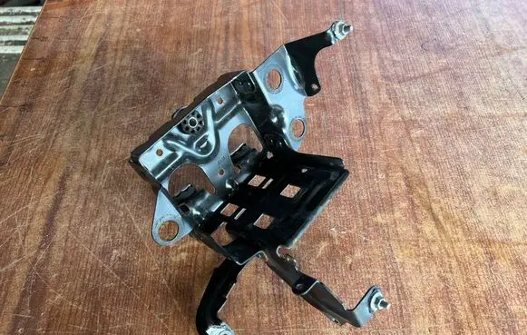 Audi Q7 4M Pneumatic air compressor holding bracket 4M0698999 4M0698999A 4M0698999C