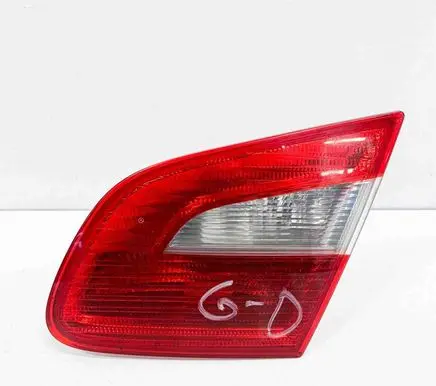 Tailgate rear/tail lights