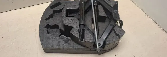 Ford Mondeo MK IV Tool set 7S7117009BB