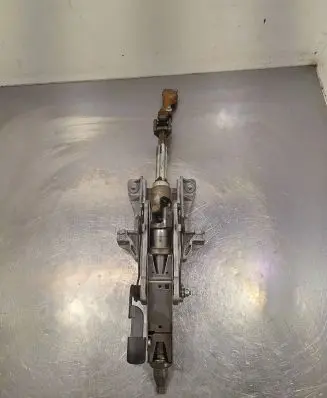 Steering wheel axle set