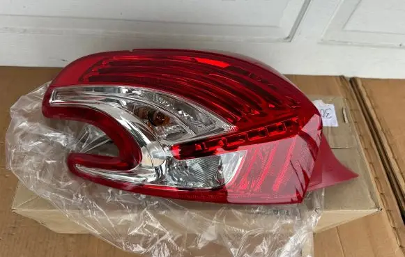 Peugeot 208 Rear/tail lights 9672628280