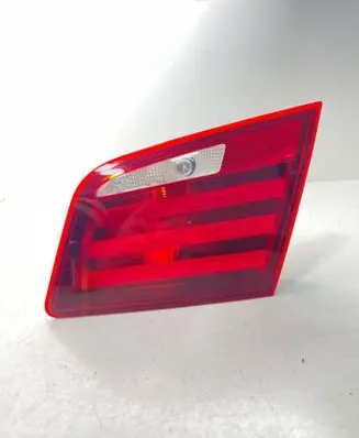 Tailgate rear/tail lights