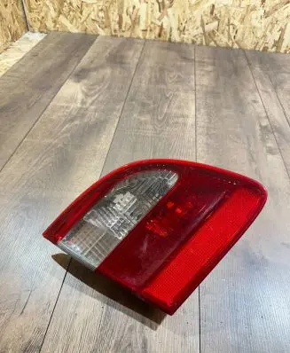 Tailgate rear/tail lights