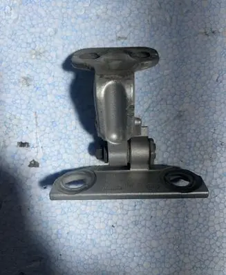 Jaguar XF X250 Front door upper hinge 8X23F228A66AC A046572