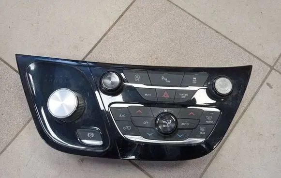 Chrysler Pacifica Climate control unit P6EV471X8AB T351810057 86390B