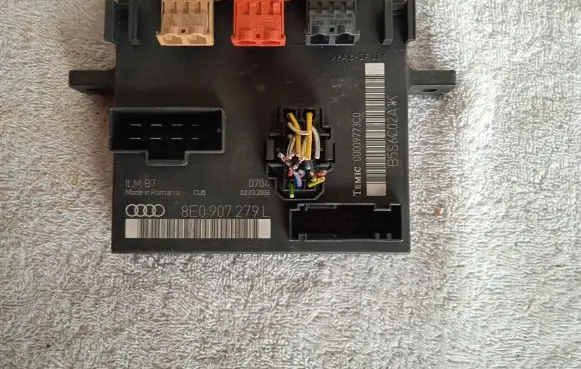 Audi A4 S4 B7 8E 8H Comfort/convenience module 8E0907279L