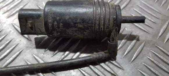 BMW 5 E39 Windscreen/windshield washer pump 57128377612
